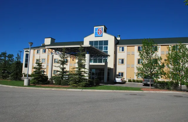 Motel 6 Red Deer, AB