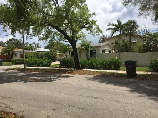 Richard's Motel Courtyard