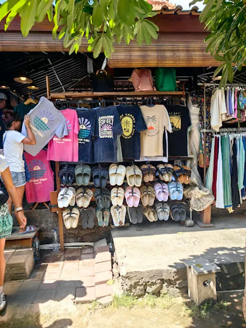 La Brisa Sunday Market