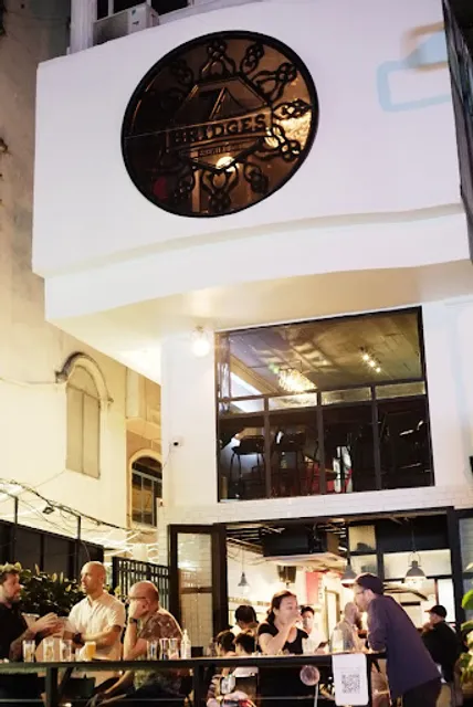 7 Bridges Craft Beer Taproom & Restaurant / Lê Thánh Tôn