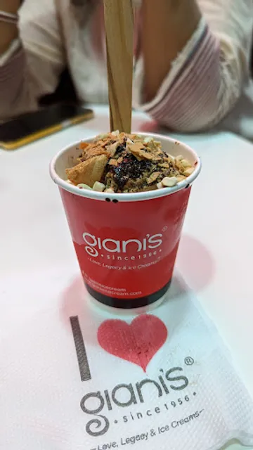 Giani's Ice Cream (Kanchpada) Malad West