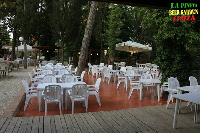La Pineta Beer Garden & Pizza