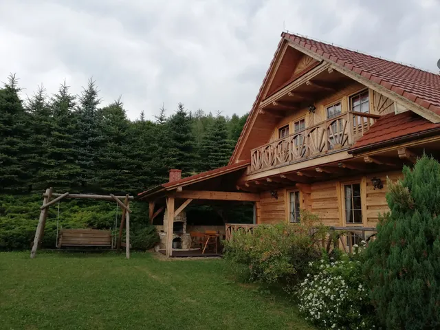 Drewniany dom z bali