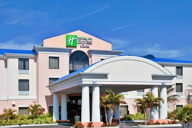 Holiday Inn Express & Suites Lake Okeechobee by IHG