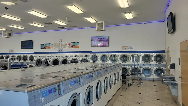 Village Coin Laundry - Magna