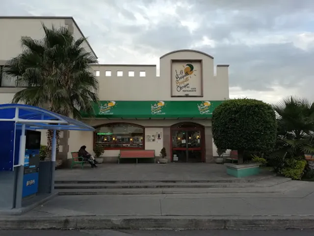 Los Bisquets Obregón, Las Américas