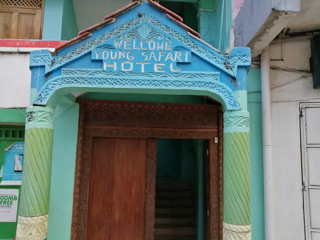 Young Safari Hotel