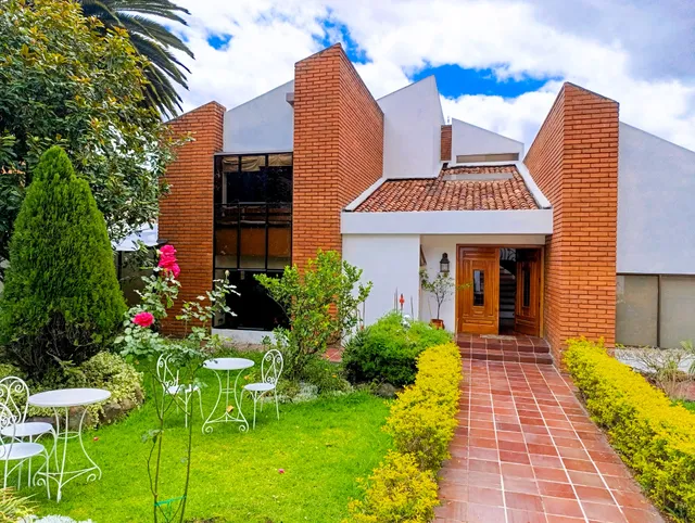 Hostal Mochiliers Bed & Breakfast