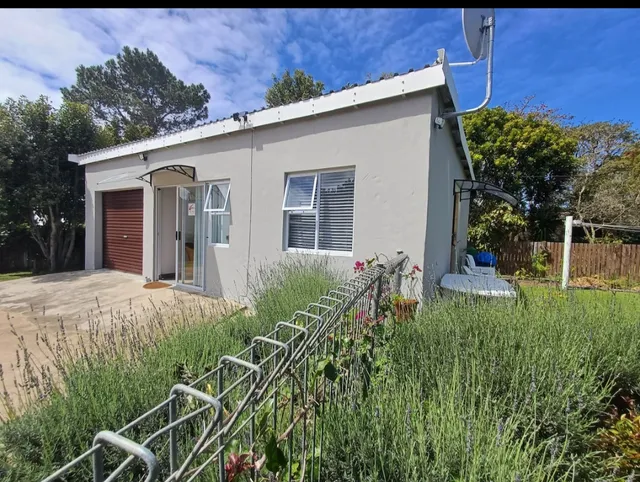Sedgefield Accommodation - Ria's Rest Self Catering Cottage