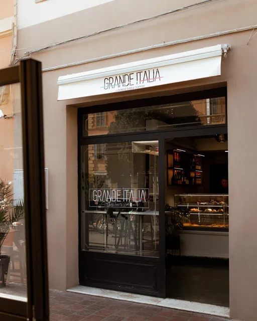 Lounge Bar & Coffee Grande Italia