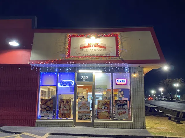 Bakery Panderia Y Pasteleria. El Maná