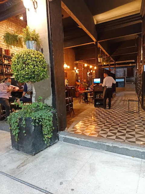 Monumental Burger Revolución