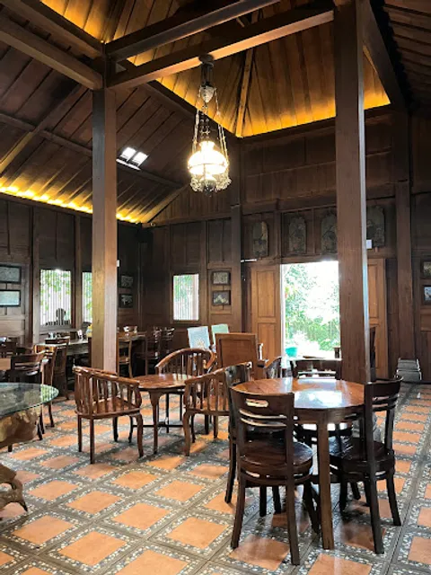 Waroeng Kopi Klotok Cisarua