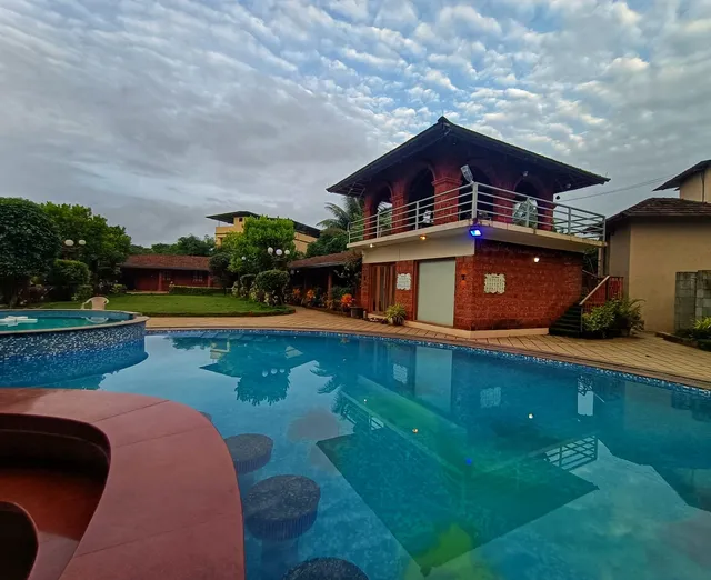 Red Stone Resort, Poynad.