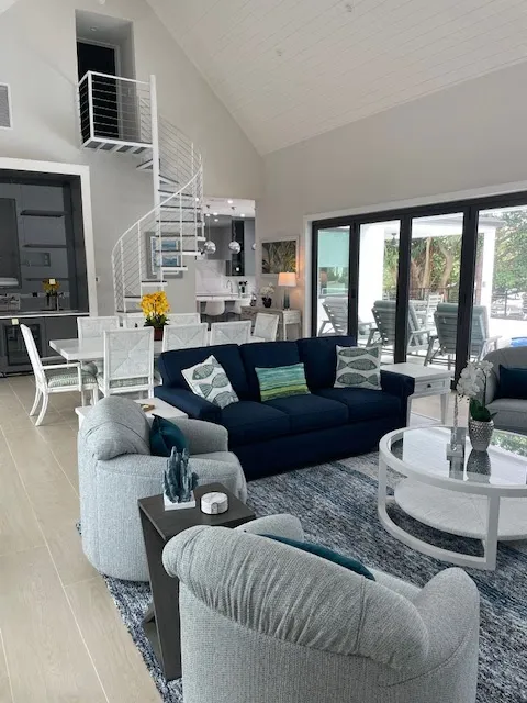 Royal Furniture & Design - Key Largo