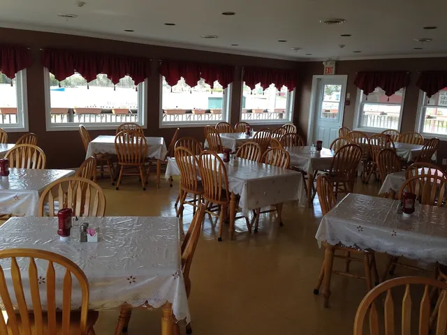 Bras D'Or View Restaurant And Kow's Inn