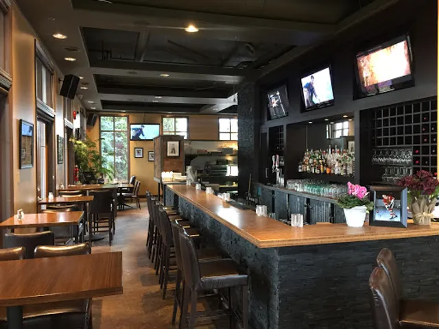 Kettle Valley Public On Main Bar & Grill