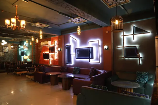 Old door cafe lounge and Hooka