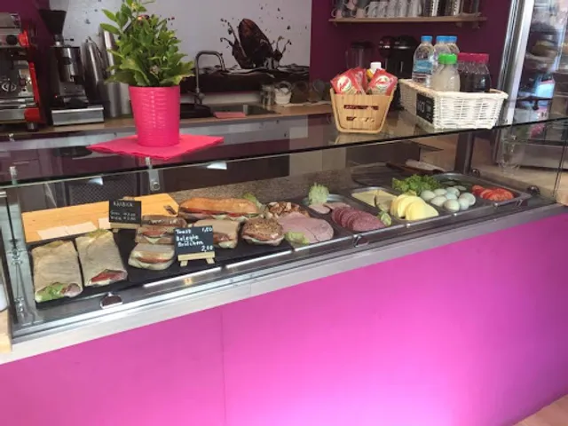 Café Dorée-coffee & creation space