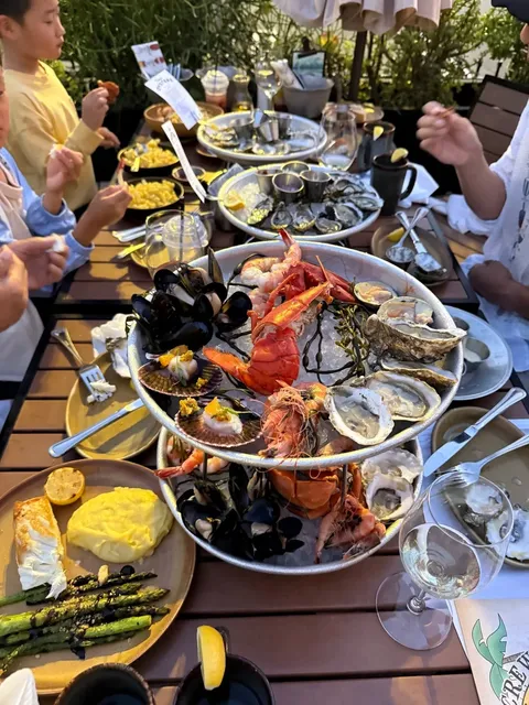 🇺🇸｜ Oyster Lovers, Head to King’s Fish House! 🦪🥂