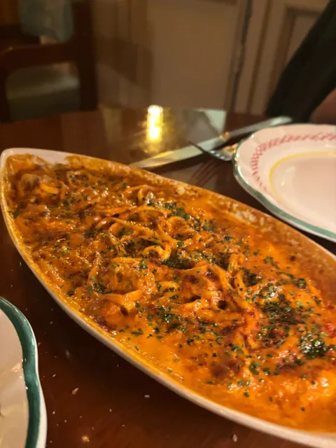 Parisian Dating Sanctuary |A Mediterranean Restaurant Full of Ambiance