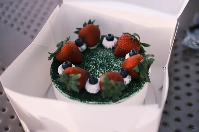 Red Bean Matcha Birthday Cake Saves My "American Sweetness Threshold"