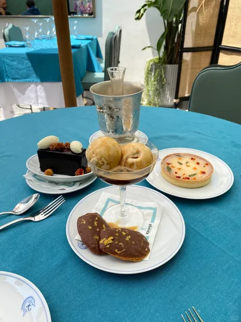 If You’re Craving Caviar in LA, Head Here｜Caviar Kaspia 🇫🇷