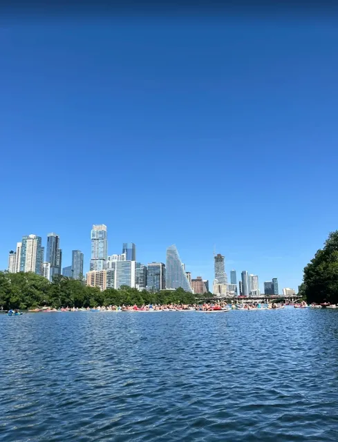 Lady Bird Lake Kayaking Guide in Austin 🚣🏻