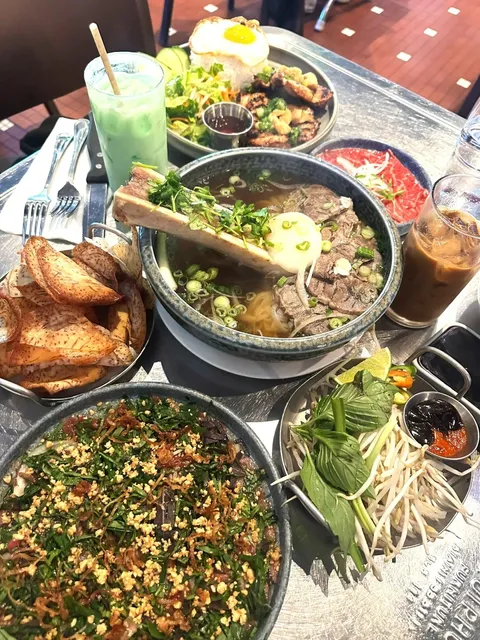 Vancouver's Michelin-Approved Vietnamese Comfort Food! 🌿