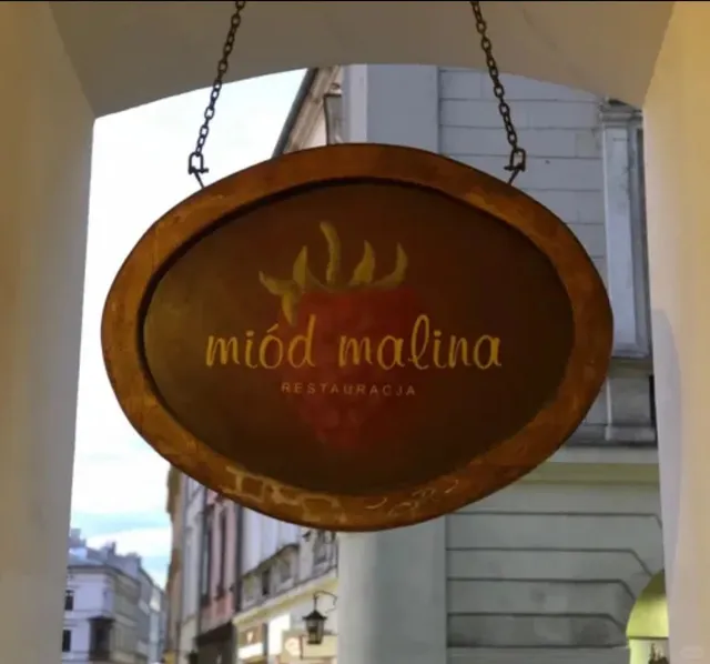 Miód Malina 🐷✨ - Kraków’s "Shanghai-Style" Schnitzel Heaven!