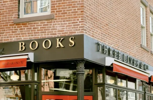 A Hidden Gem Bookstore That Captures Your Heart at First Sight 🌟