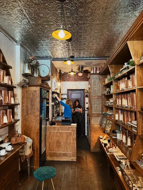 A Hidden Vintage Tea Room in NYC's West Village 🍵｜Paquita