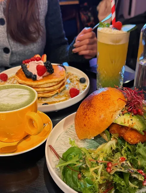 🍔 Underrated but Delicious Brunch in Paris 🥯🍹