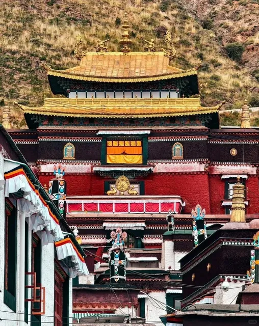 Tashilhunpo Monastery in Shigatse, Tibet! 😍