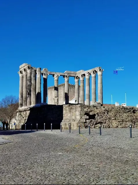 Catch the beautiful moment in Diana Temple