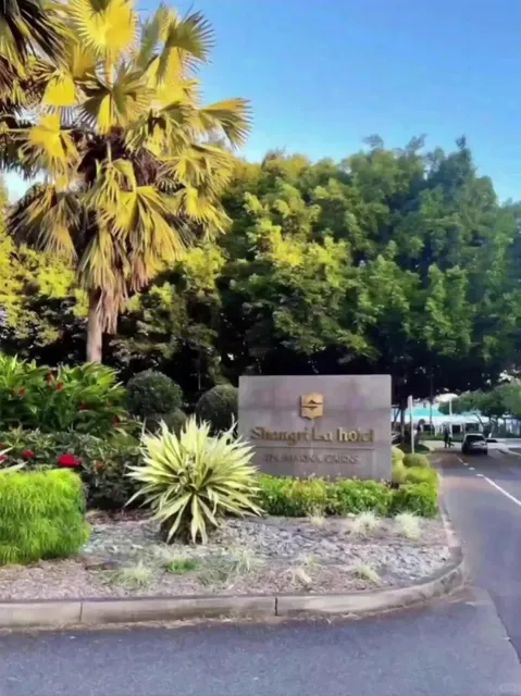 Great Barrier Reef Trip 🦀 | Must-Stay Hotels in Cairns 🏨