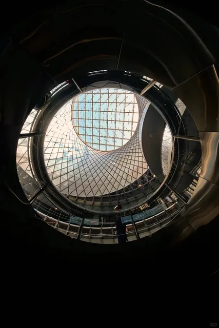 New York | Glimpsing the Dome's Gaze in the Subway Station 🌟