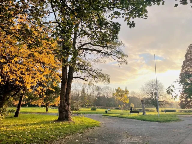 🇬🇧 Manchester | Platt Fields Park – A Real-Life Fairy Tale! ✨🦢