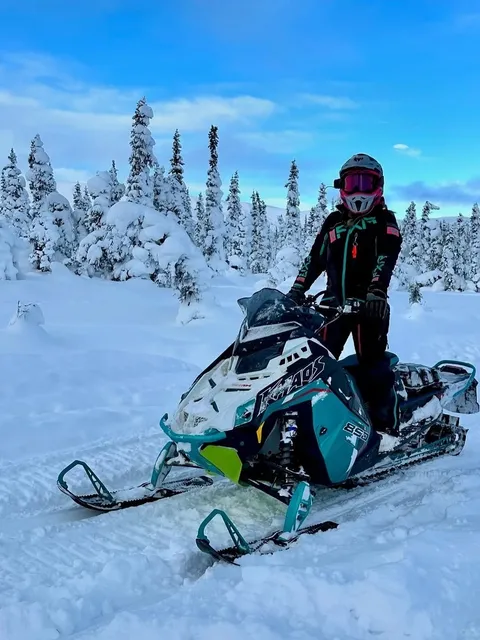 Alaska Northern Lights 7-Day Tour | Glaciers + Arctic Circle + Dog Sle