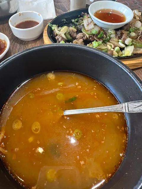 A Cozy Claypot Oxtail Soup Spot in Chicago’s Northern Suburbs! 🍲🌿