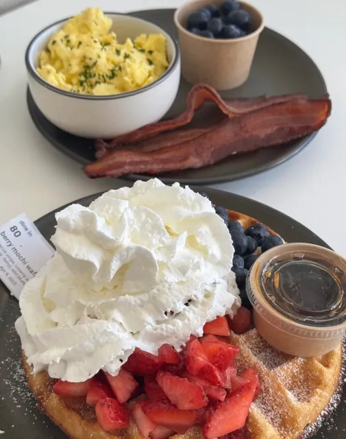 It's up to you! Sticky sticky mochi waffle😍