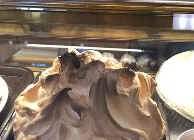  Julie Anne's Bakery & Cafe: A Slice of Sweet Heaven in Shreveport! 