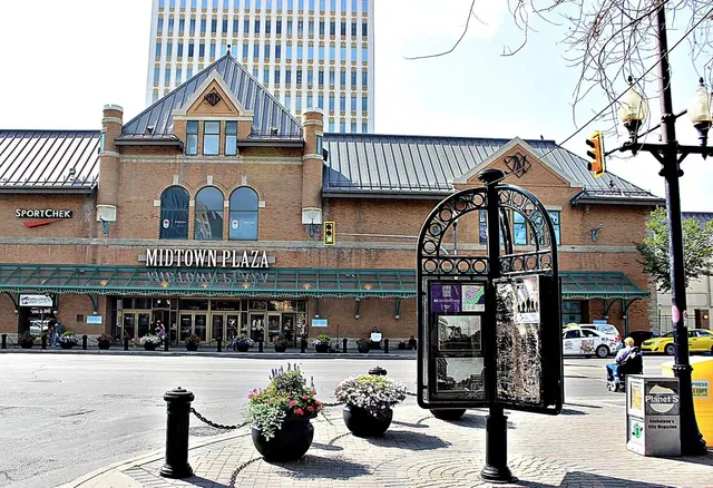 📸 Saskatoon Downtown | Prairie City with Postcard Views