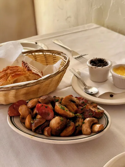 Spanish “Pretty Food” on Melrose, LA 🇪🇸