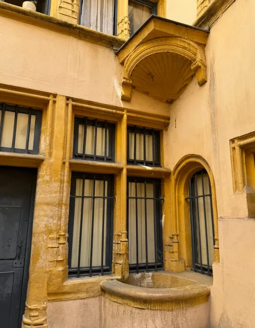 🇫🇷 Vieux Lyon Traboules Guide: Secret Passageways of the Old Town​​ 