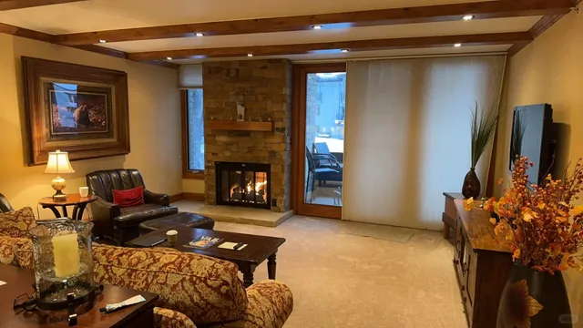 Vail Accommodation: Ski Convenience Meets Vibrant Lifestyle! 🏔️🎿