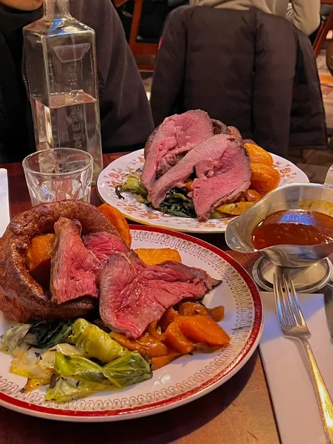 You've Got to Try a Sunday Roast in the UK! 🥩