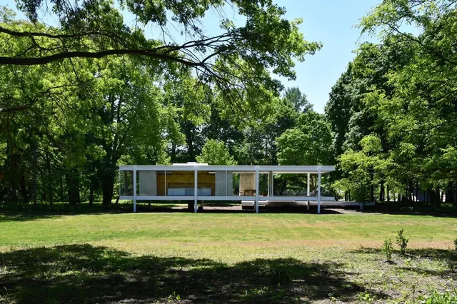 Farnsworth House | Car-Free Chicago Day Trip Guide! 🚆+🚕  