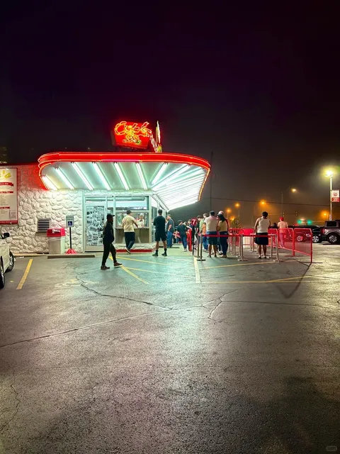 🇺🇸 Discover Wisconsin’s Sweet Treasure: Frozen Custard at Leon’s! 