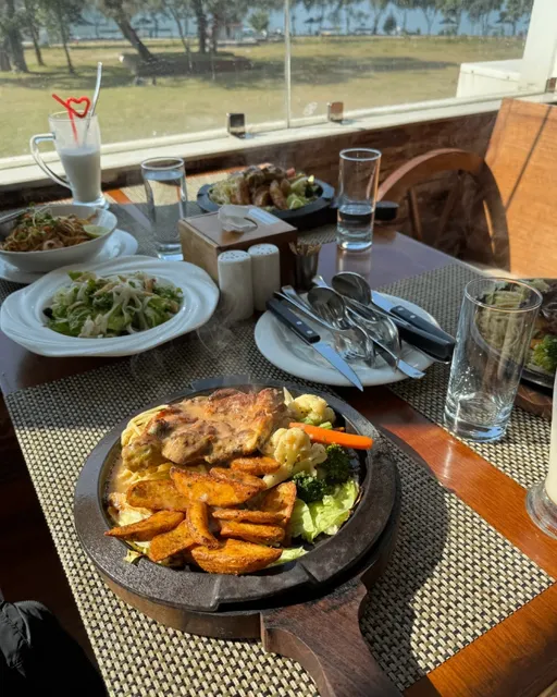 Eating Western Food at DUNGA 🌊